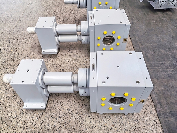 雙軸驅動熔體泵